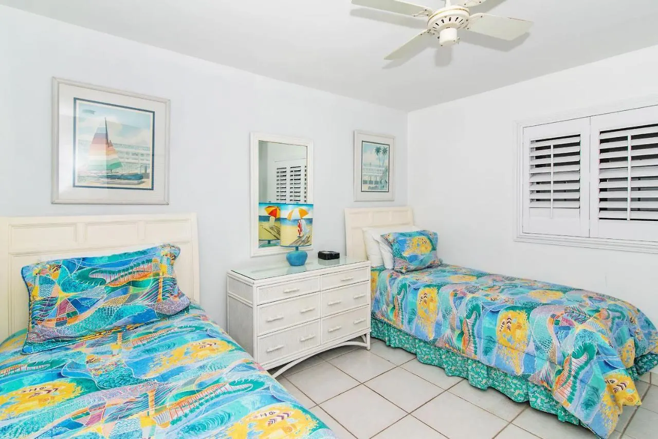Beach Living At Discovery Point Club West Bay 0*,
