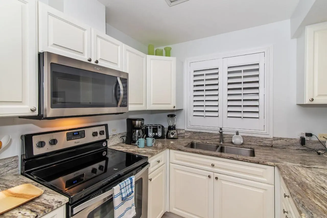 Apartment Beach Living At Discovery Point Club West Bay