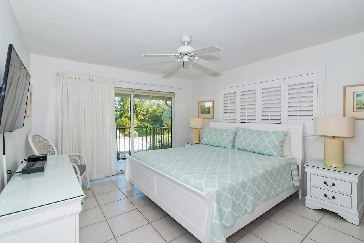 Apartment Beach Living At Discovery Point Club West Bay