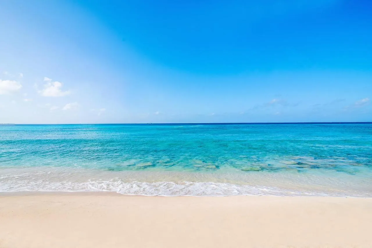 Beach Living At Discovery Point Club West Bay 0*,